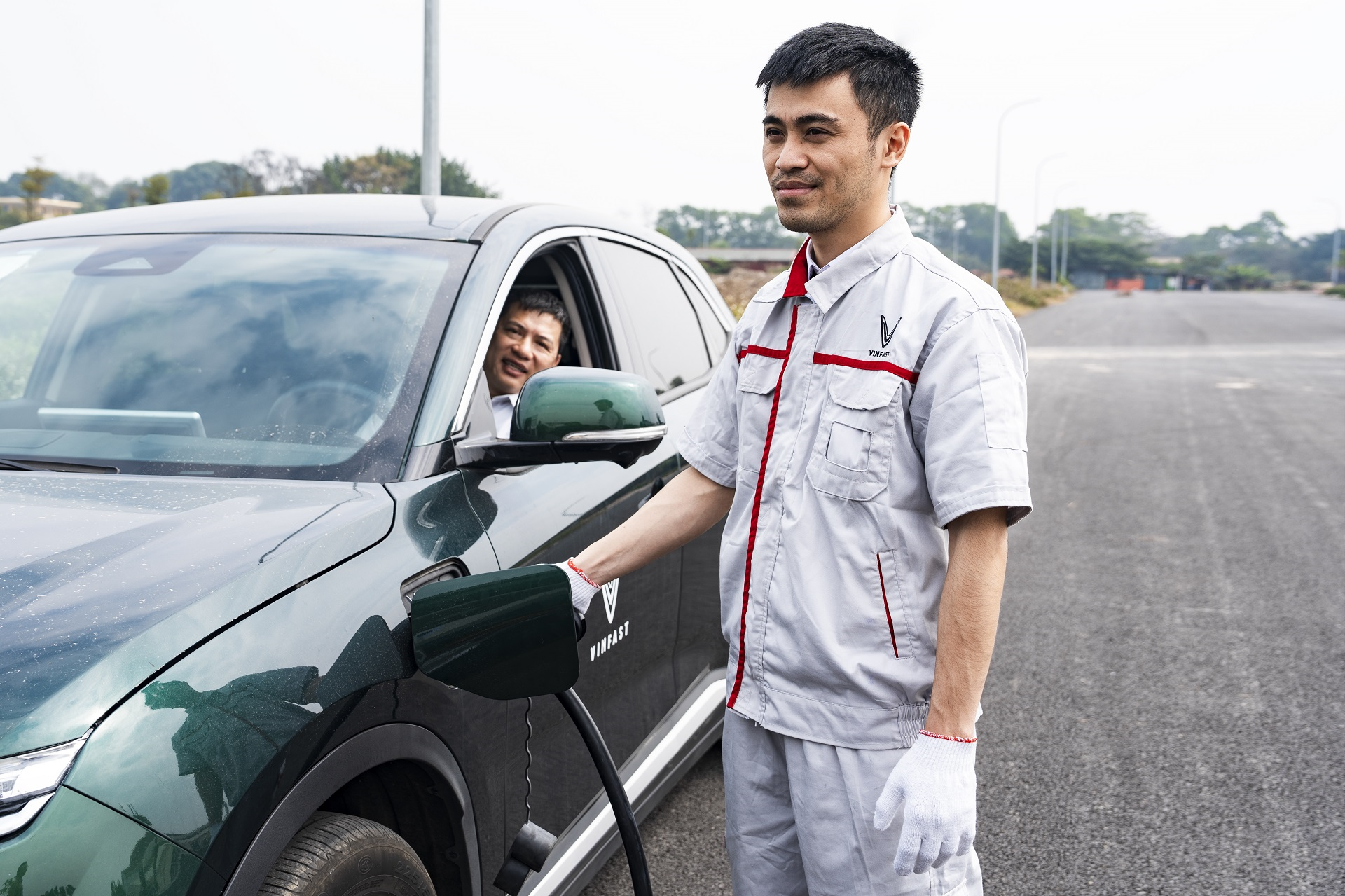 Cận cảnh dàn xe Sạc pin lưu động “không có ngày nghỉ” của VinFast